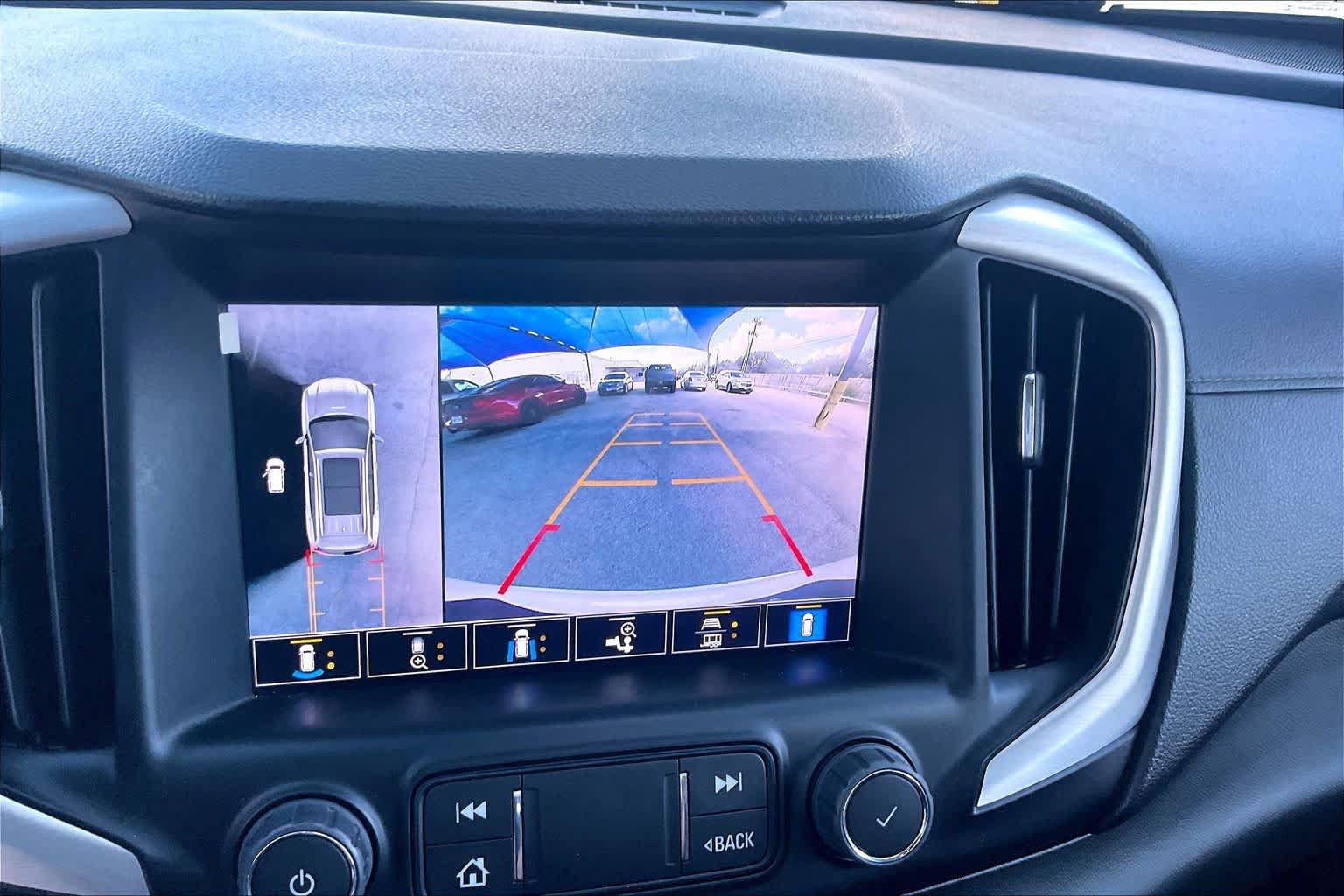 Used 2022 GMC Terrain SLT w/ Tech Package FWD image 27