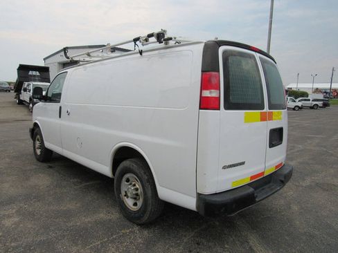 Used 2017 Chevrolet Express 2500 RWD image 5