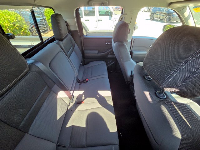 Used 2024 Nissan Frontier SV w/ SV Convenience Package RWD image 9