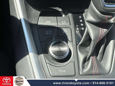 Used 2024 Toyota RAV4 SE w/ Weather & Moonroof Package AWD/4WD image 31