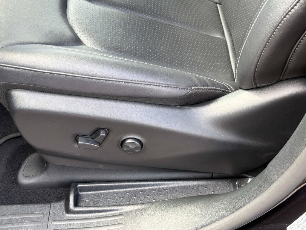 Used 2025 Chrysler Pacifica Select FWD image 21