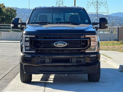 Used 2022 Ford F250 Lariat w/ Black Appearance Package image 9