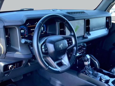 Used 2025 Ford Bronco Badlands AWD/4WD image 16