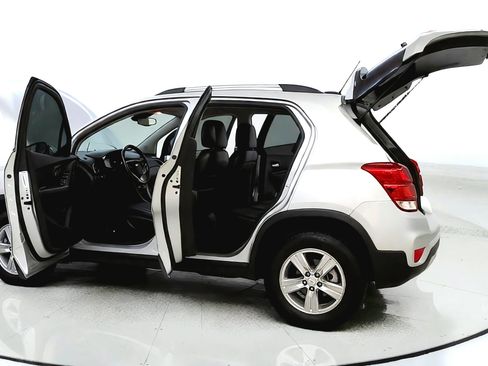 Used 2019 Chevrolet Trax LT w/ LT Convenience Package AWD/4WD image 12