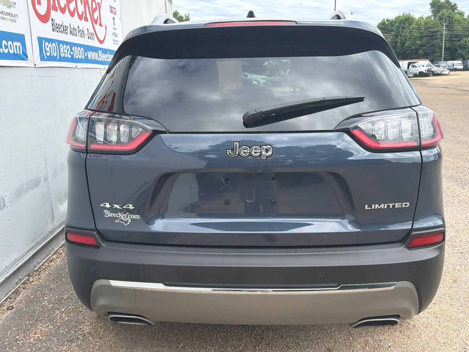 Used 2020 Jeep Cherokee Limited w/ Technology Group AWD/4WD image 4