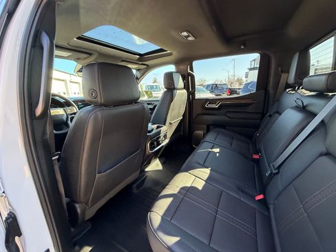 Used 2024 Chevrolet Silverado 1500 High Country w/ High Country Premium Package AWD/4WD image 12