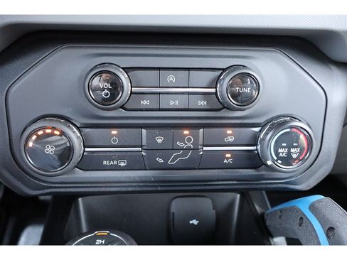 Used 2021 Ford Bronco Black Diamond AWD/4WD image 40