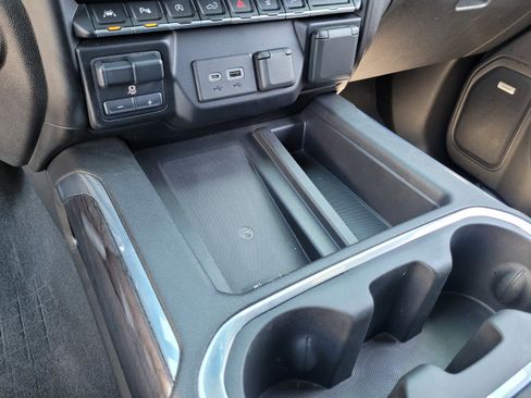 Used 2021 Chevrolet Silverado 1500 LTZ w/ LTZ Premium Package AWD/4WD image 19