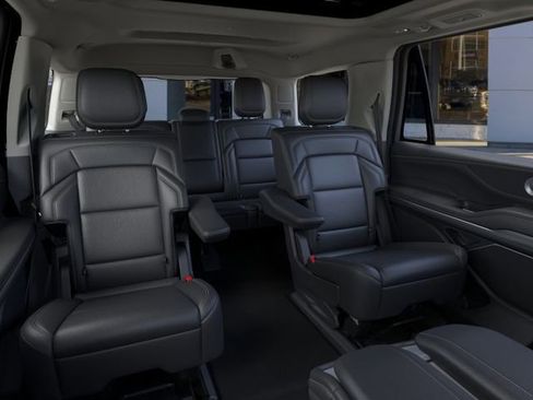 New 2026 Lincoln Navigator Reserve AWD/4WD image 12