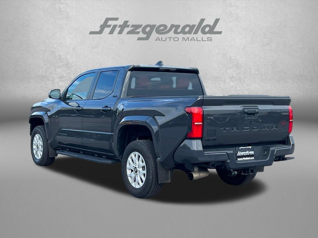 Used 2024 Toyota Tacoma SR5 AWD/4WD image 9