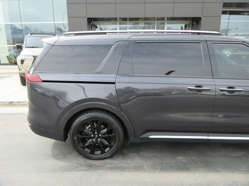 Used 2022 Kia Carnival SX Prestige image 10