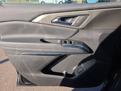 Used 2025 Chevrolet Traverse LT image 21