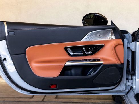 Used 2022 Mercedes-Benz SL 55 AMG 4MATIC image 13