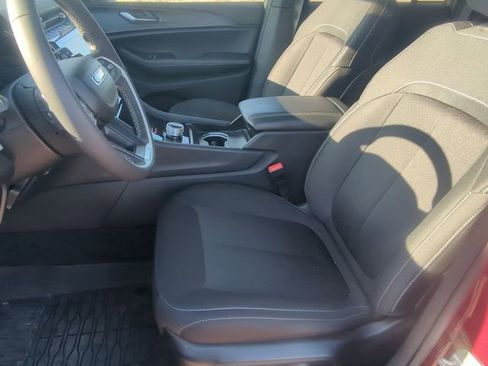 Used 2024 Jeep Grand Cherokee Laredo X image 11