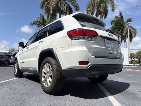 Used 2021 Jeep Grand Cherokee Laredo image 18