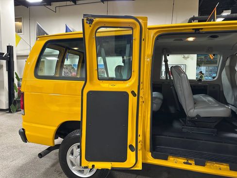 Used 2011 Ford E-150 and Econoline 150 Wagon image 19