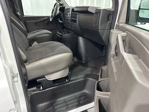 Used 2023 GMC Savana 2500 w/ Driver Convenience Package image 12