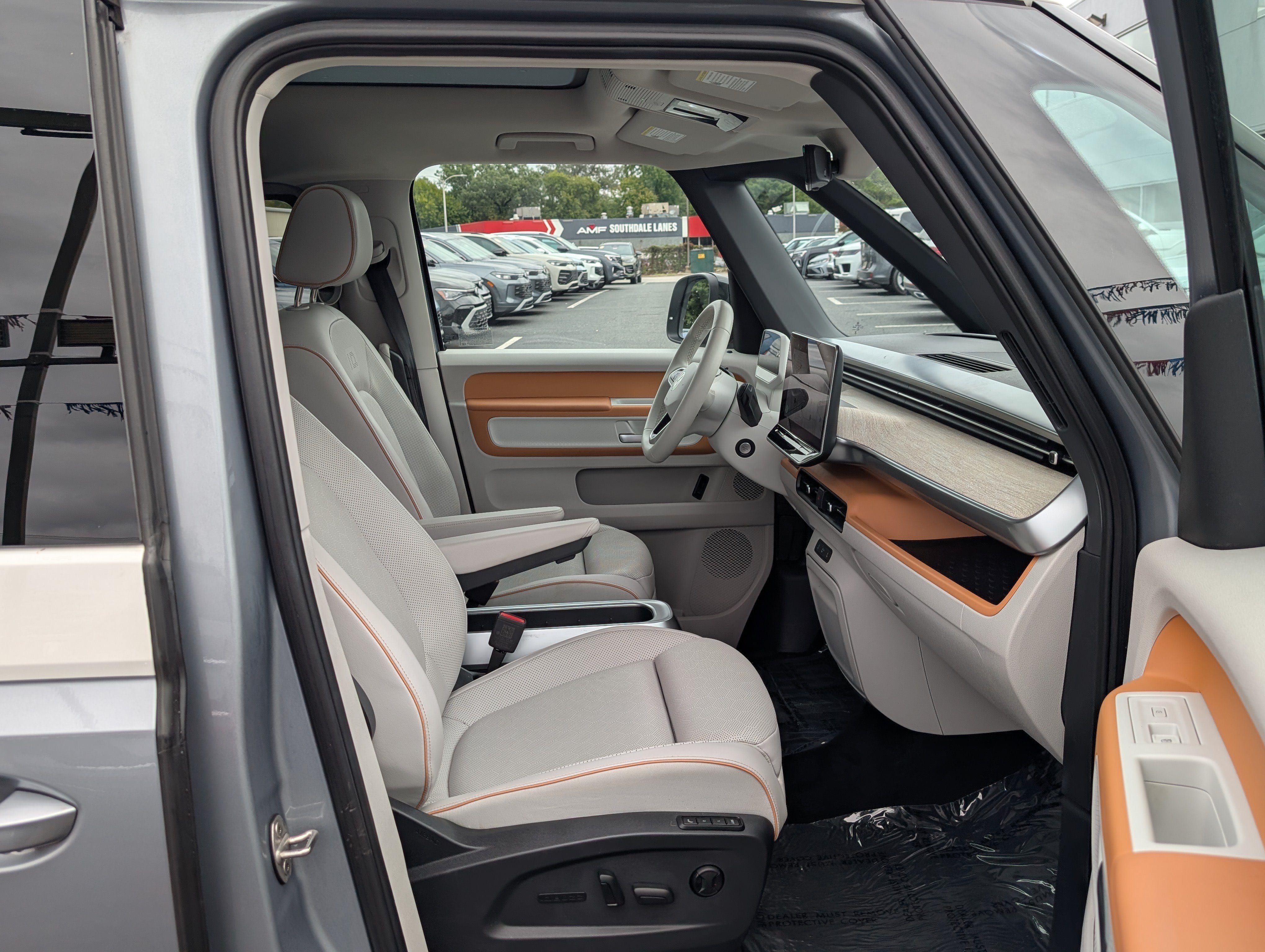 Used 2025 Volkswagen ID. Buzz 1st Edition AWD/4WD image 11