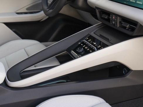 Used 2025 Porsche Macan 4S Electric image 29