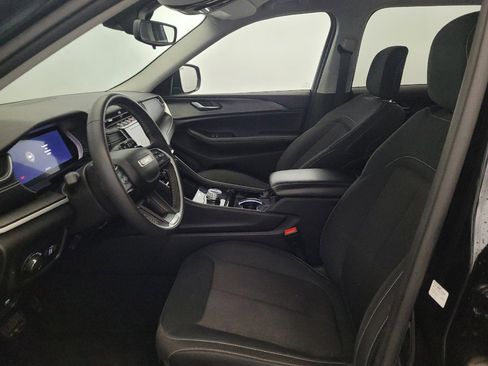 Used 2023 Jeep Grand Cherokee Laredo AWD/4WD image 17