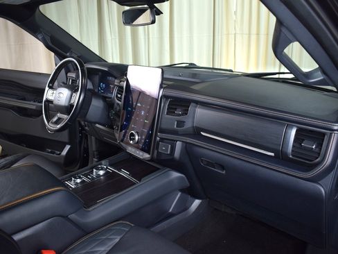 Used 2023 Ford Expedition Platinum image 22