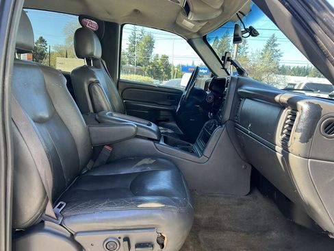 Used 2004 Chevrolet Silverado 3500 4x4 Crew Cab w/ Heavy-Duty Power Package image 13