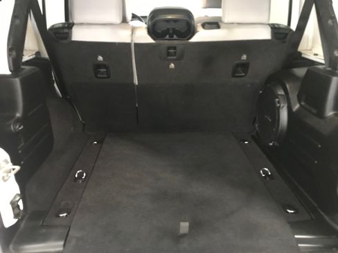 Used 2023 Jeep Wrangler Unlimited Sahara AWD/4WD image 12