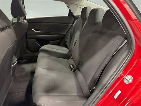 Used 2023 Hyundai Elantra SE image 28