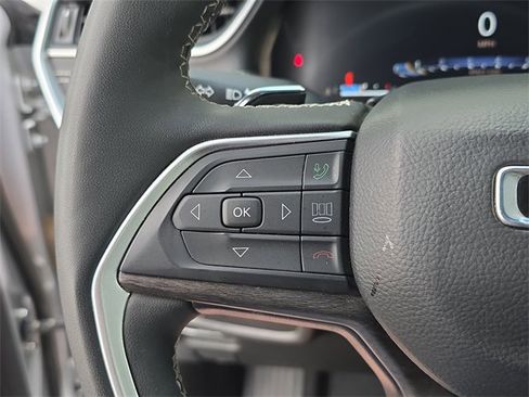 Used 2024 Jeep Grand Cherokee Limited image 21