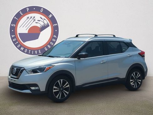 Used 2019 Nissan Kicks SR w/ SR Premium Package FWD image 2