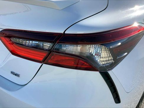 Used 2022 Toyota Camry SE FWD image 29