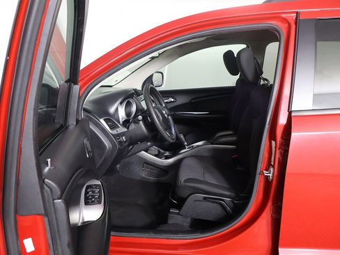 Used 2019 Dodge Journey SE image 23