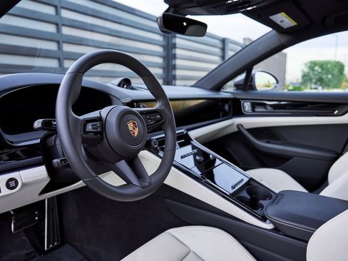 Used 2025 Porsche Panamera 4 w/ Premium Package image 2