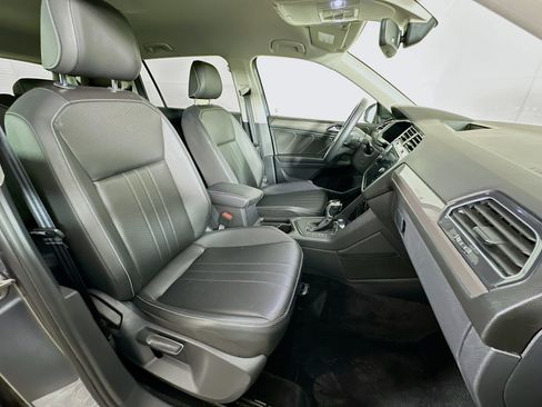 Used 2023 Volkswagen Tiguan SE FWD image 31