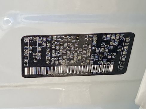 Used 2023 Nissan Rogue S image 32