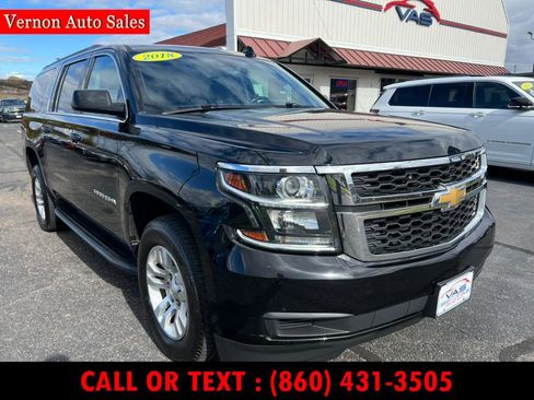 Used 2018 Chevrolet Suburban LT image 3