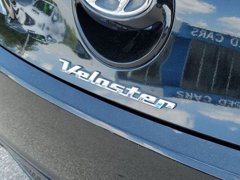 Used 2017 Hyundai Veloster Value Edition FWD image 7