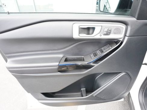 Used 2021 Ford Explorer Platinum w/ Equipment Group 601A AWD/4WD image 16