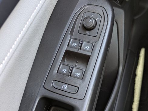 Used 2024 Volkswagen Taos SE w/ Panoramic Sunroof Package FWD image 23