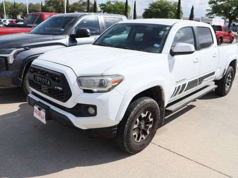 Used 2017 Toyota Tacoma SR5 image 6