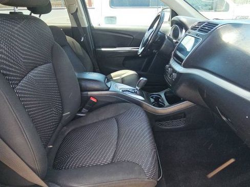 Used 2019 Dodge Journey SE w/ Premium Group AWD/4WD image 4