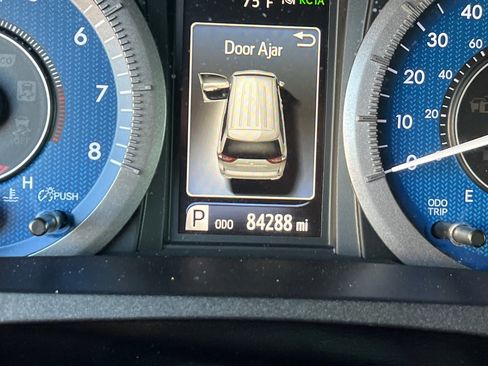 Used 2020 Toyota Sienna XLE image 26