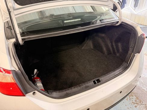 Used 2019 Toyota Corolla LE image 24