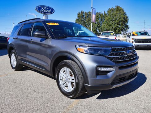 Used 2024 Ford Explorer XLT w/ Equipment Group 202A image 7