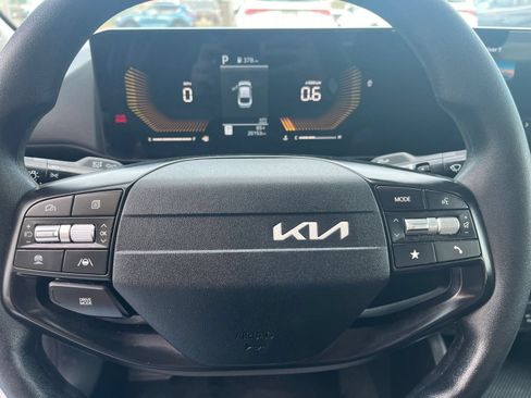 Used 2025 Kia K4 FWD image 25