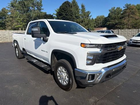 Used 2025 Chevrolet Silverado 3500 LT w/ Safety Package AWD/4WD image 4