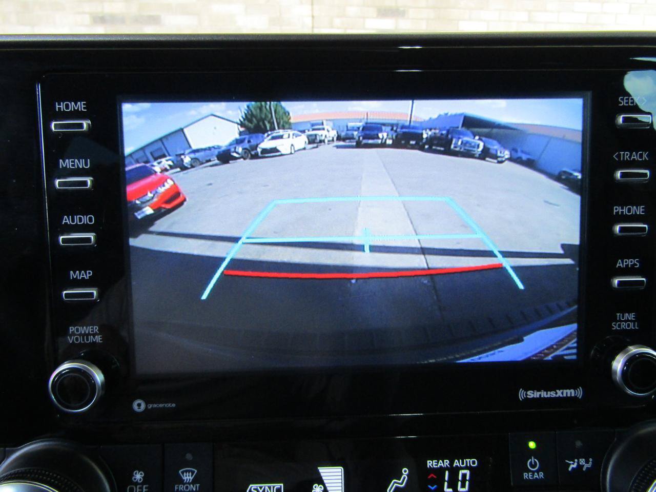 Used 2022 Toyota Highlander L FWD image 17
