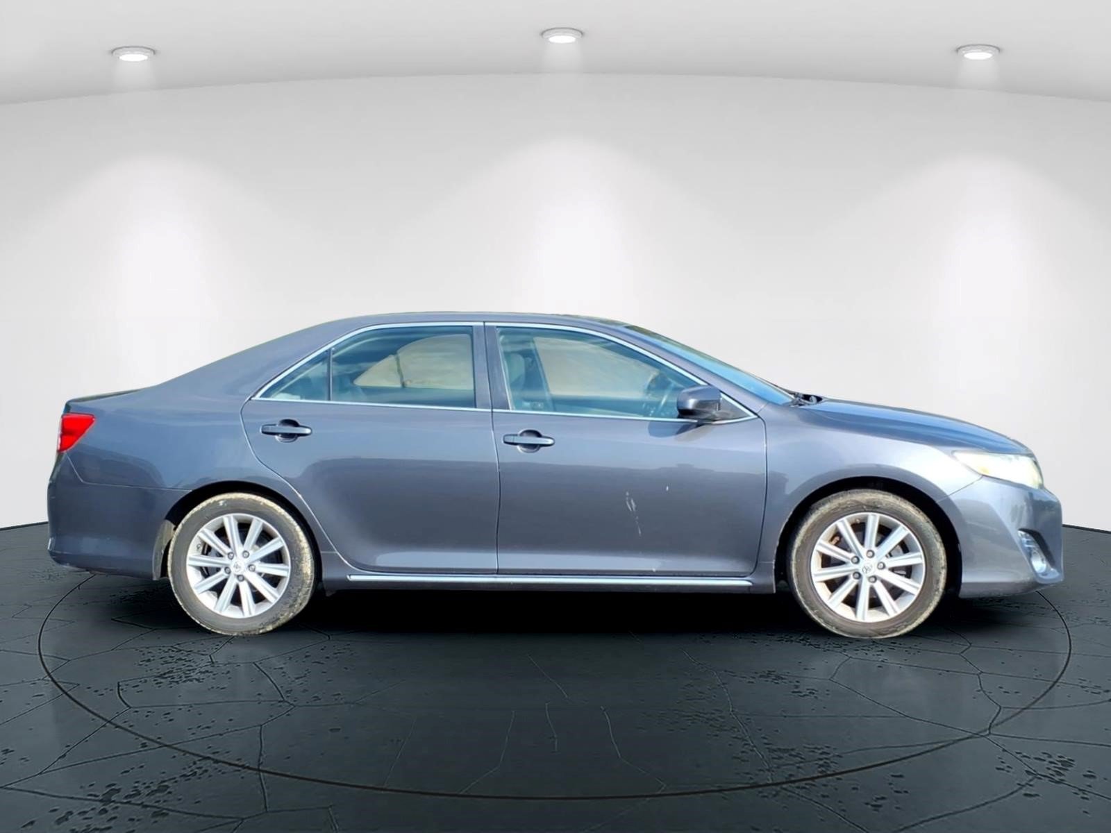 Used 2012 Toyota Camry XLE w/ Leather Pkg FWD image 2