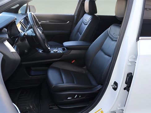 Used 2023 Cadillac XT6 Premium Luxury image 13