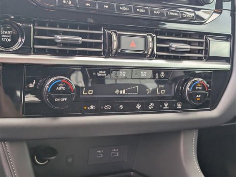 New 2025 Nissan Pathfinder SL image 13